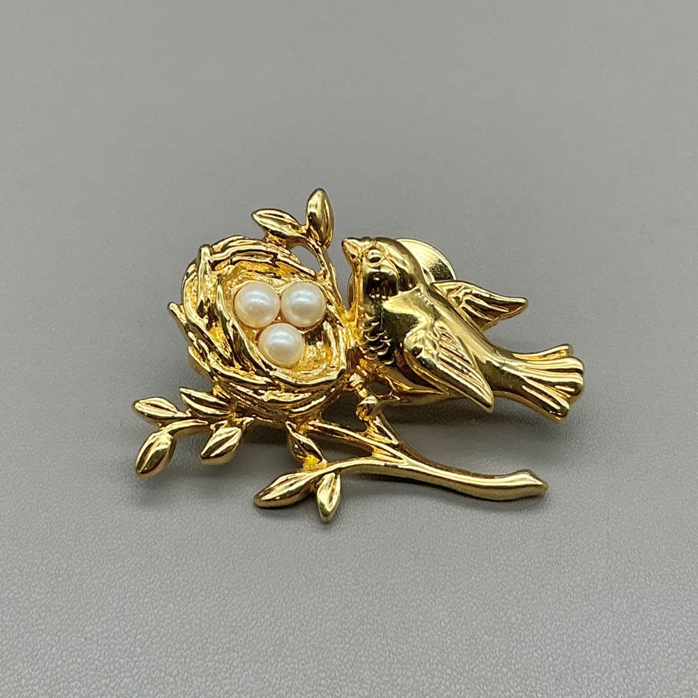 Bird Nest Pin Brooch Women Gold Tone Faux Pearl Accents Vintage Style Accessory